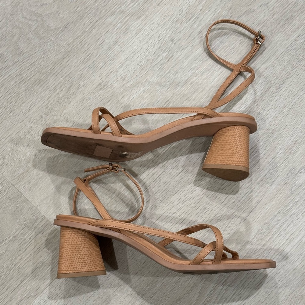 Dolce Vita Beacon Sandal light tan - Picture 3 of 5